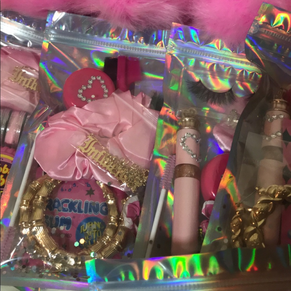 Glam Pack - Picture 2 of 3